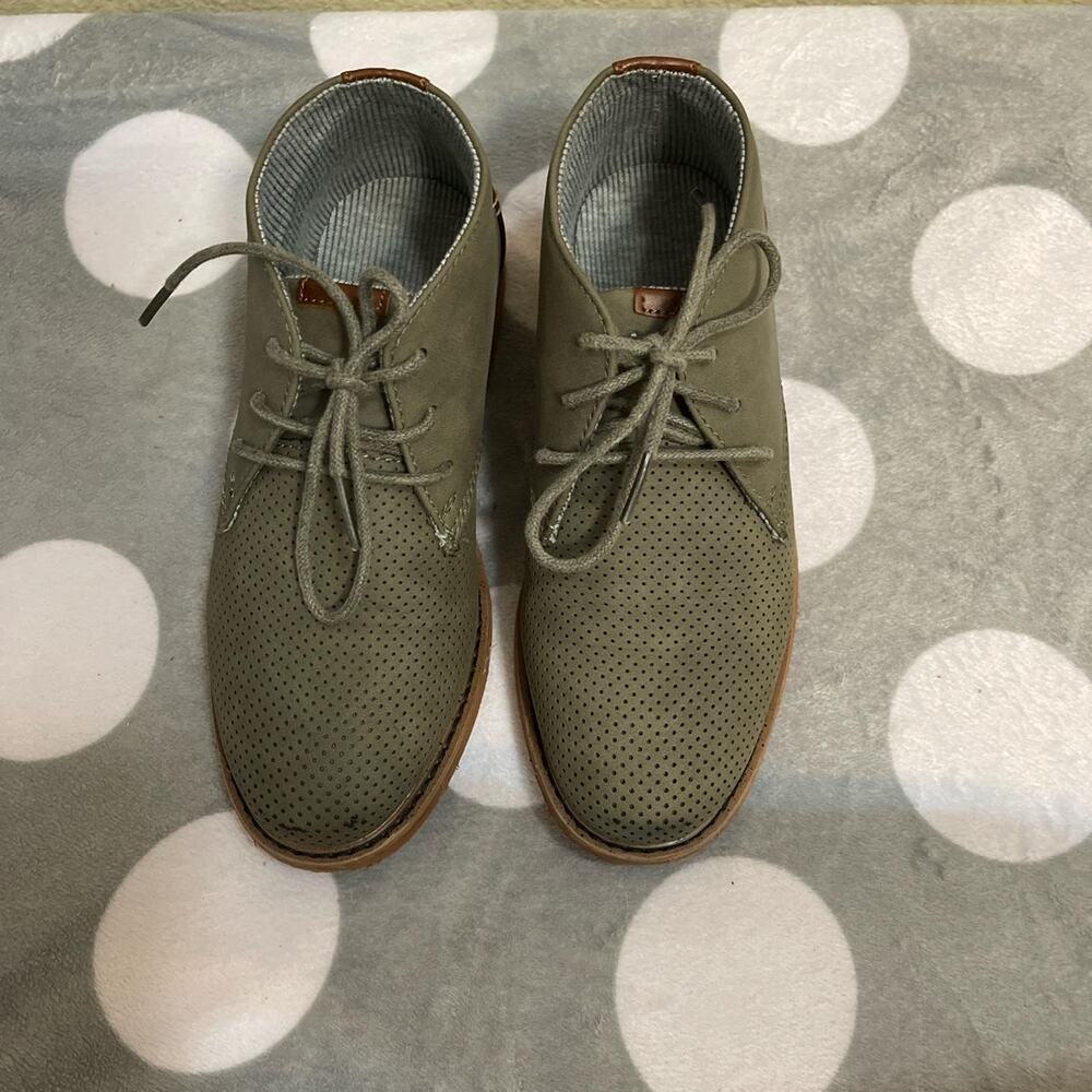 Deer stags youth size 1M boys chukka boot